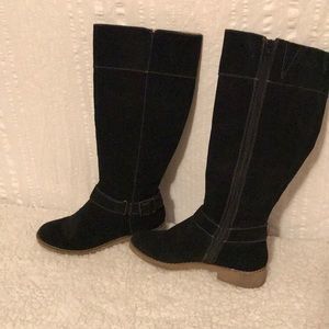 Black suede boots. Size 6B.